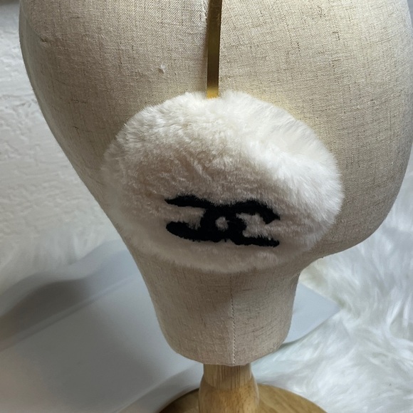 CHANEL VINTAGE  Black and White Fur Earmuffs - Picture 7 of 8